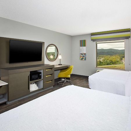 Hampton Inn Елкинс Екстериор снимка