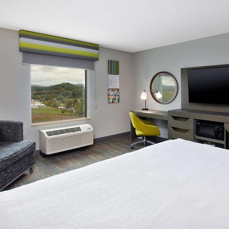 Hampton Inn Елкинс Екстериор снимка