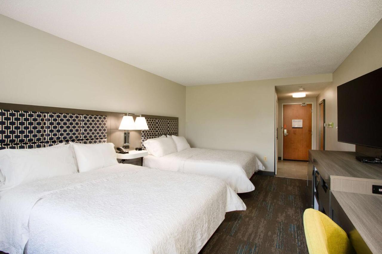 Hampton Inn Елкинс Екстериор снимка