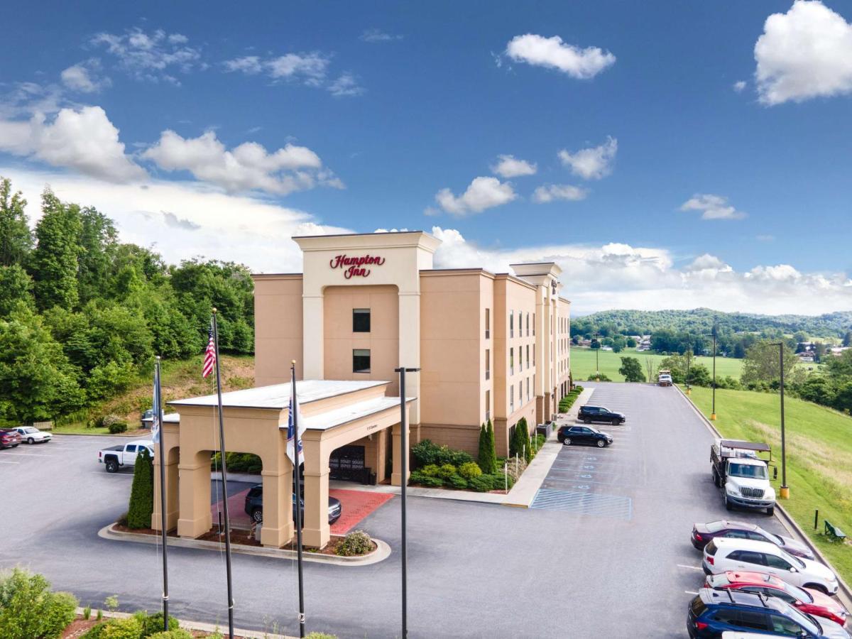 Hampton Inn Елкинс Екстериор снимка