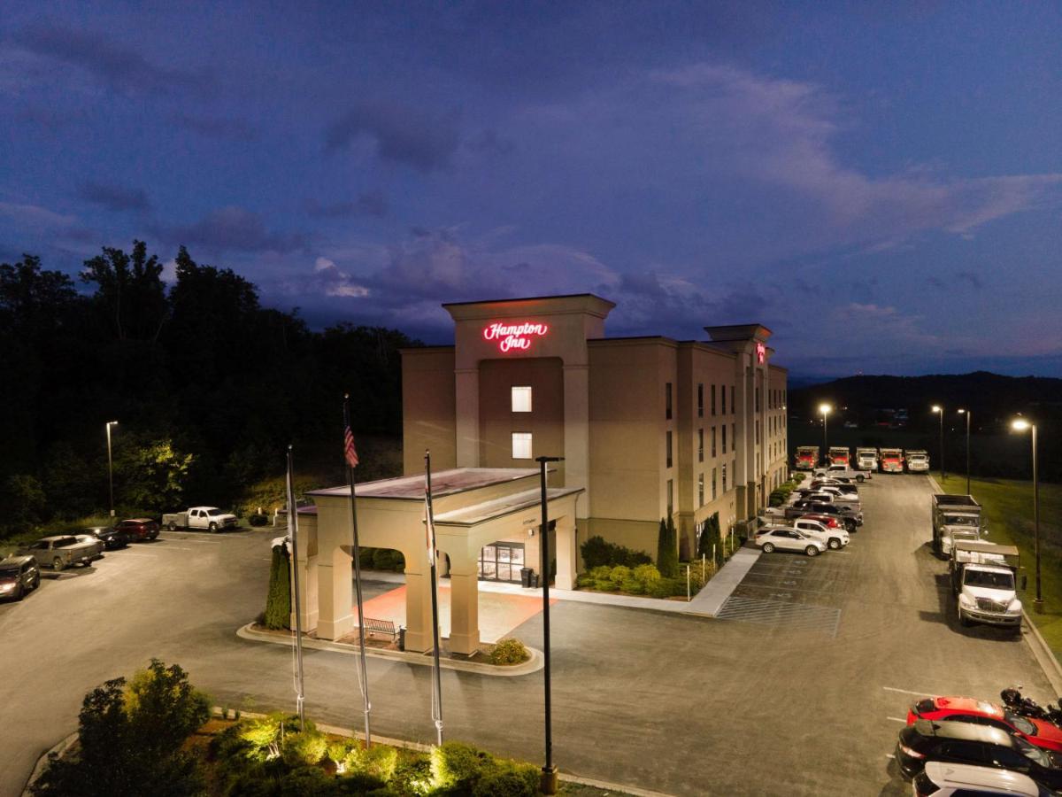 Hampton Inn Елкинс Екстериор снимка