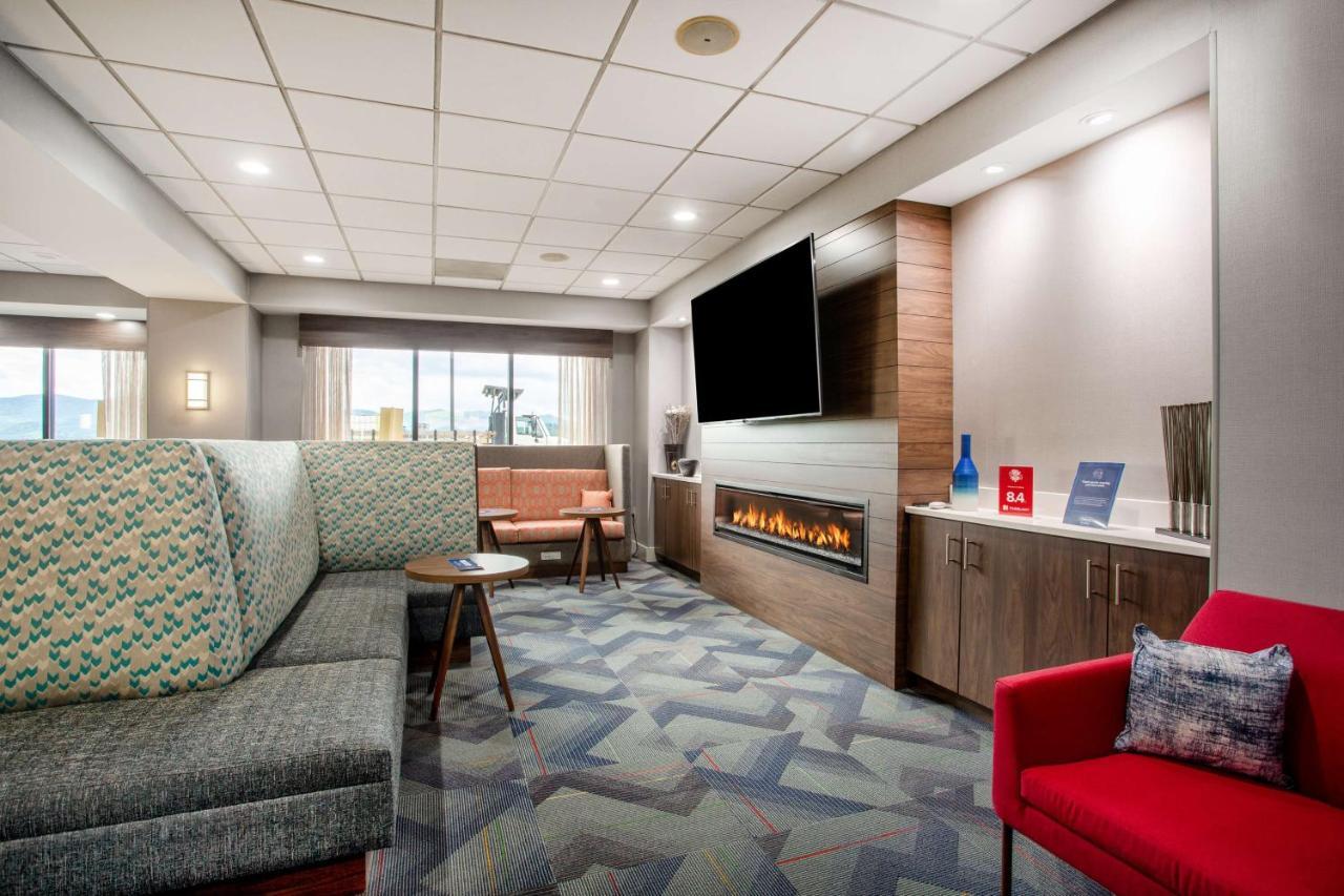 Hampton Inn Елкинс Екстериор снимка