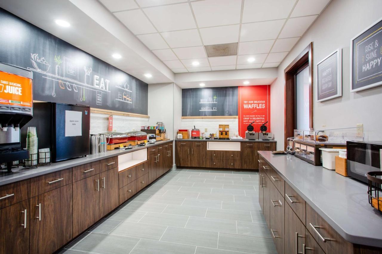 Hampton Inn Елкинс Екстериор снимка
