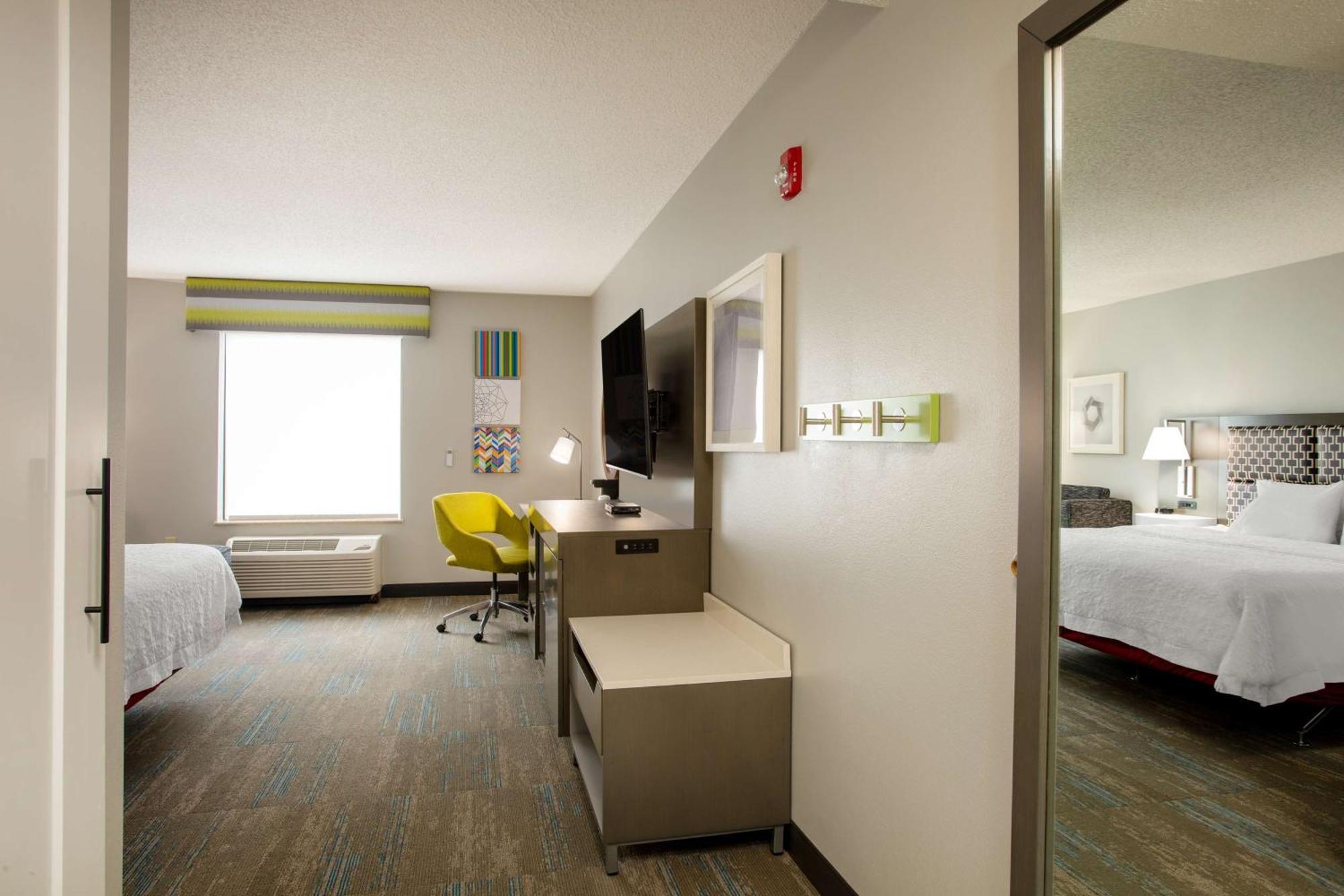 Hampton Inn Елкинс Екстериор снимка