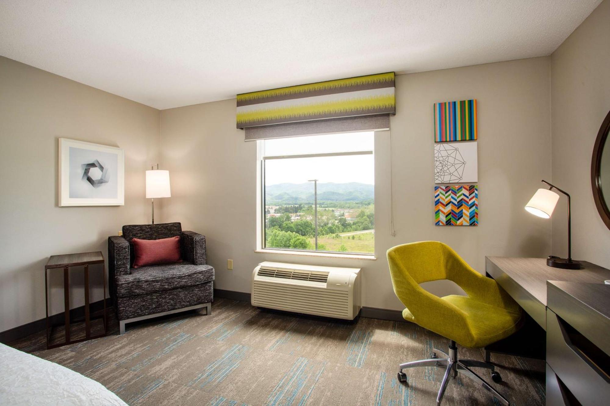 Hampton Inn Елкинс Екстериор снимка