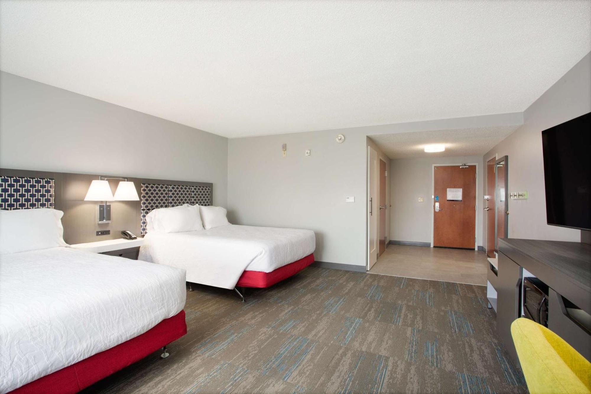 Hampton Inn Елкинс Екстериор снимка