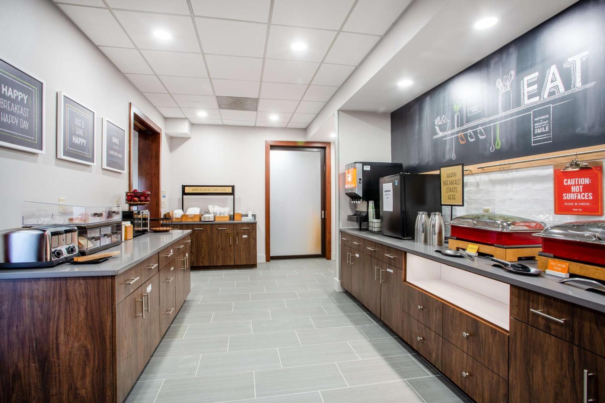 Hampton Inn Елкинс Екстериор снимка