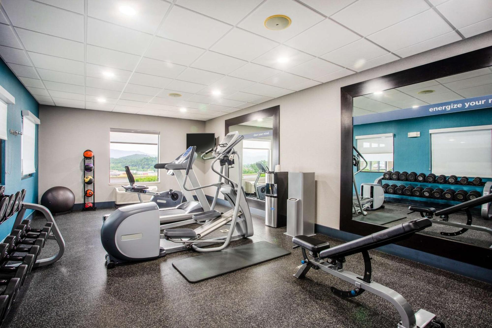 Hampton Inn Елкинс Екстериор снимка