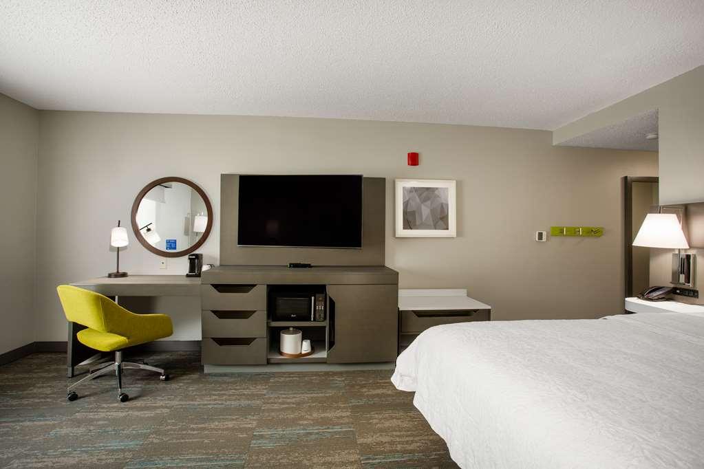 Hampton Inn Елкинс Стая снимка