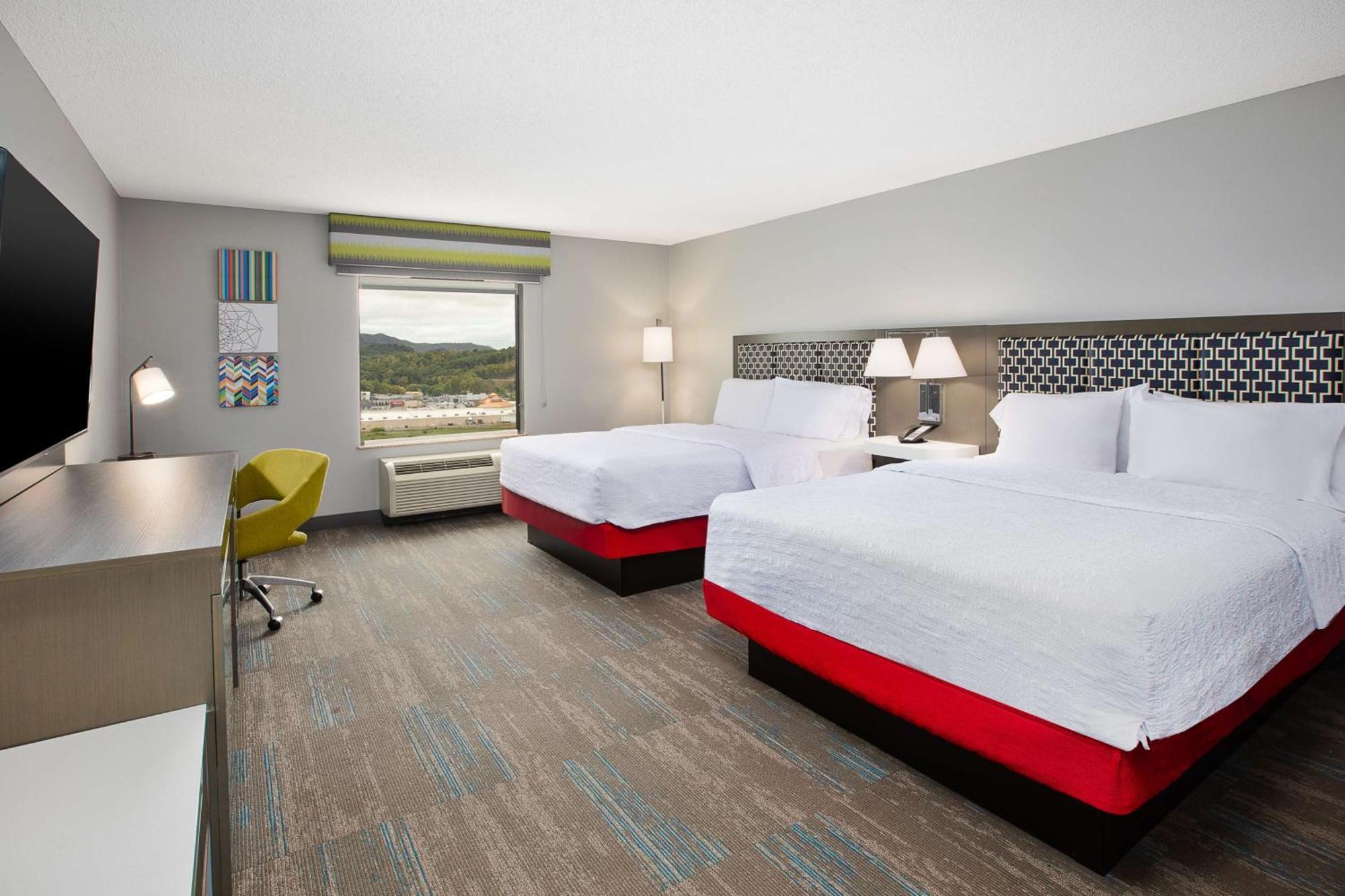 Hampton Inn Елкинс Екстериор снимка