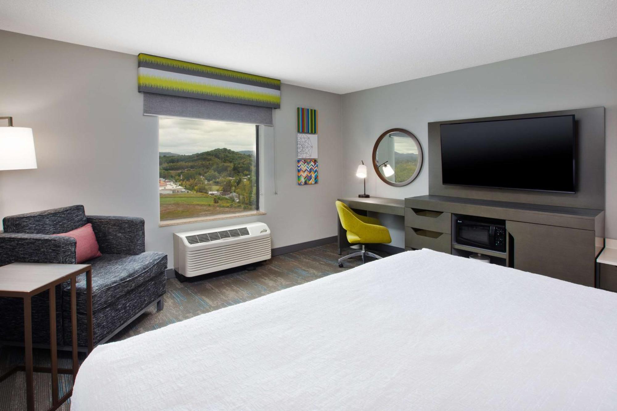 Hampton Inn Елкинс Екстериор снимка