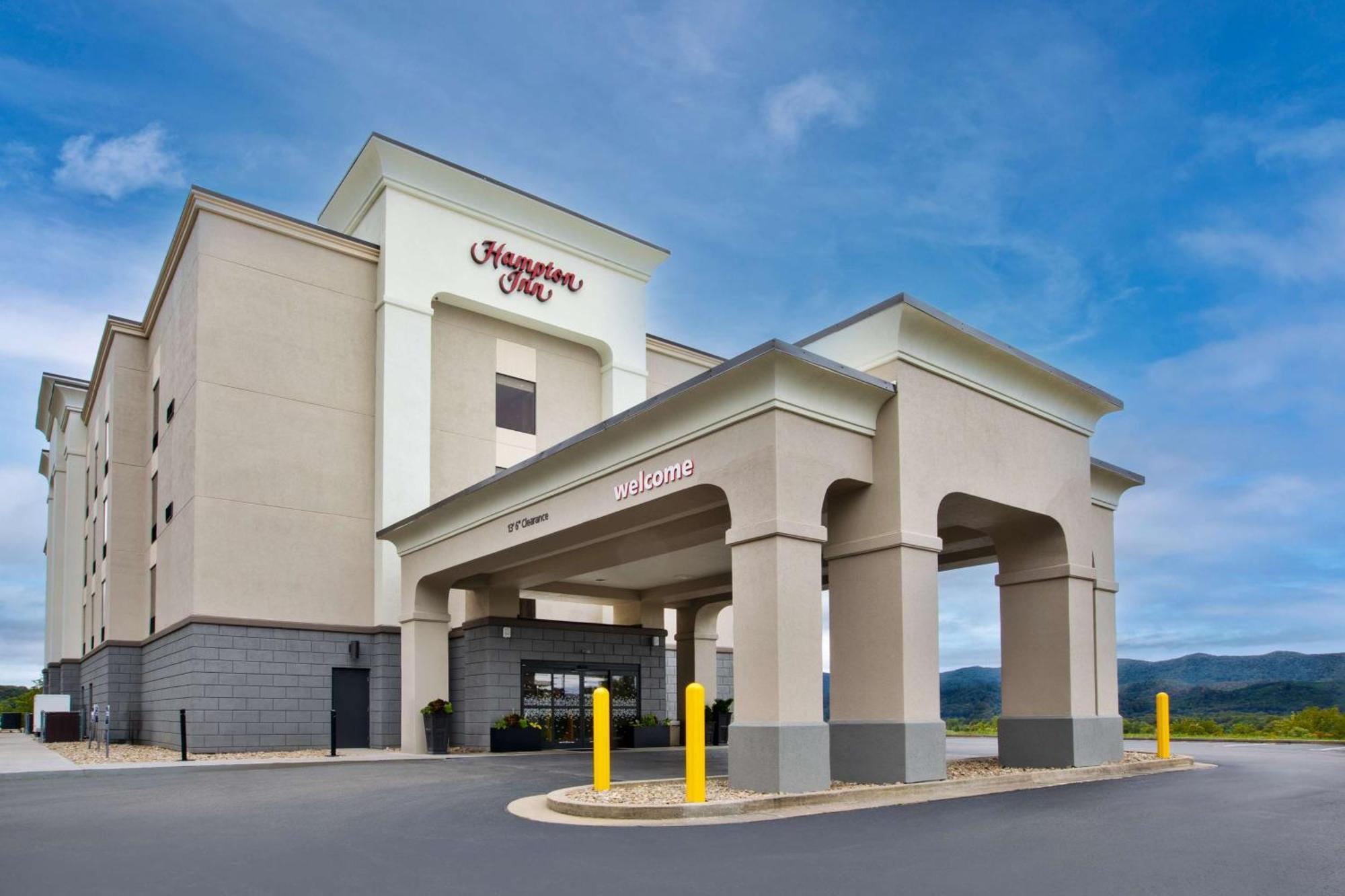 Hampton Inn Елкинс Екстериор снимка