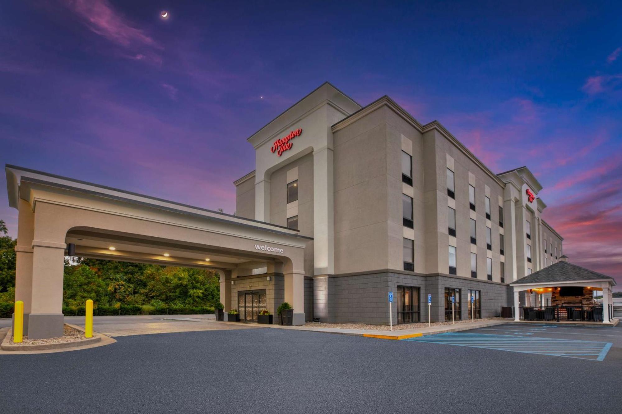Hampton Inn Елкинс Екстериор снимка