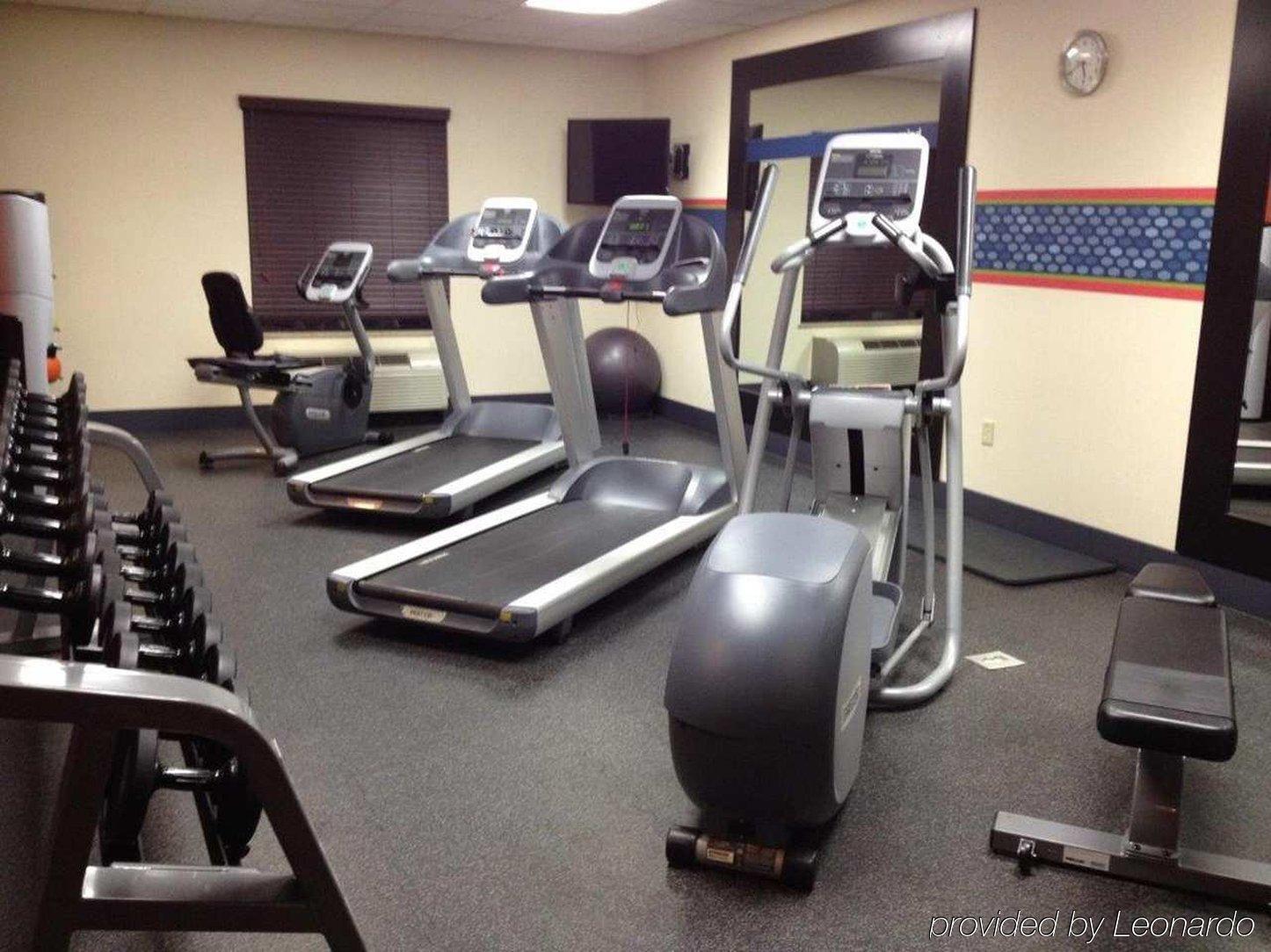 Hampton Inn Елкинс Екстериор снимка