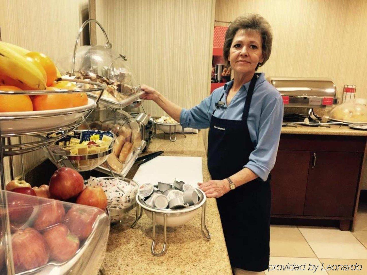 Hampton Inn Елкинс Екстериор снимка