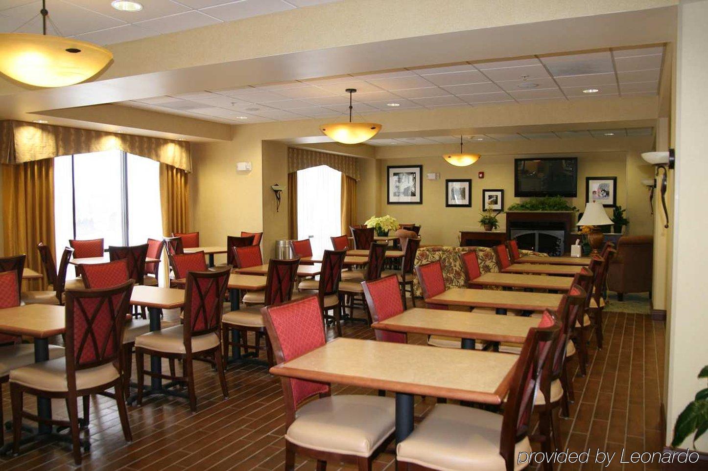 Hampton Inn Елкинс Ресторант снимка