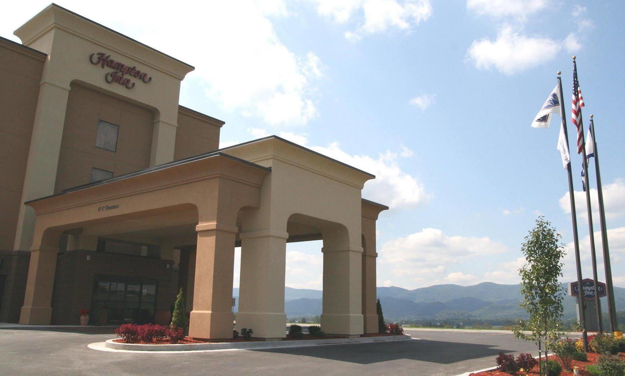 Hampton Inn Елкинс Екстериор снимка