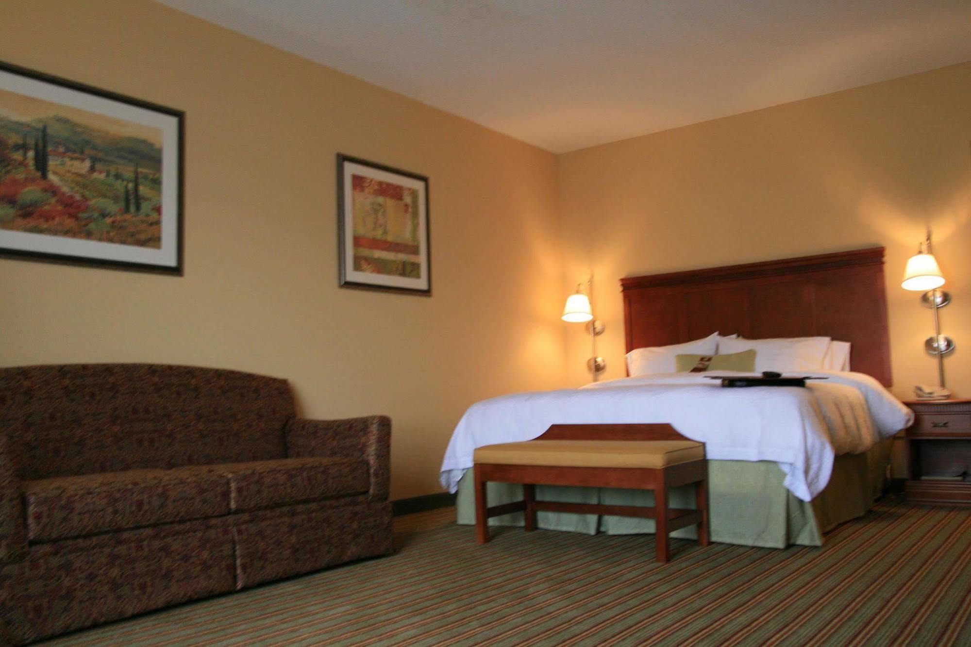 Hampton Inn Елкинс Екстериор снимка