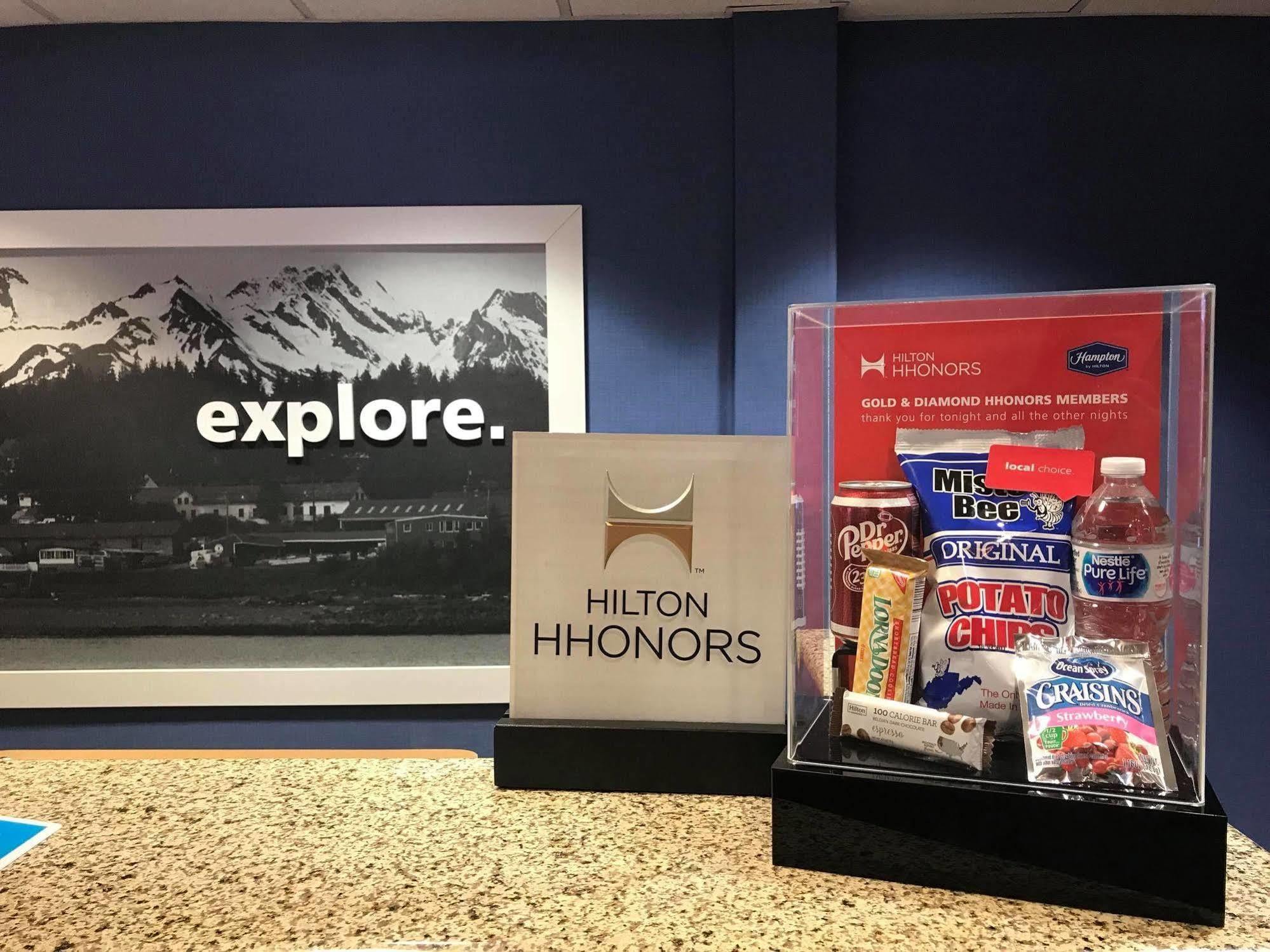 Hampton Inn Елкинс Екстериор снимка
