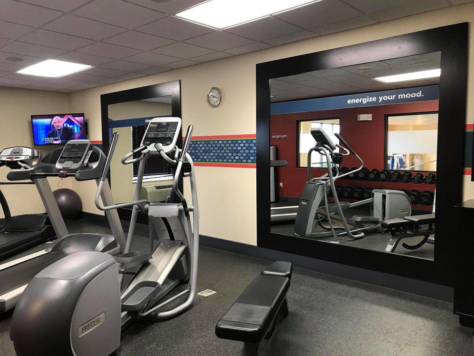 Hampton Inn Елкинс Екстериор снимка