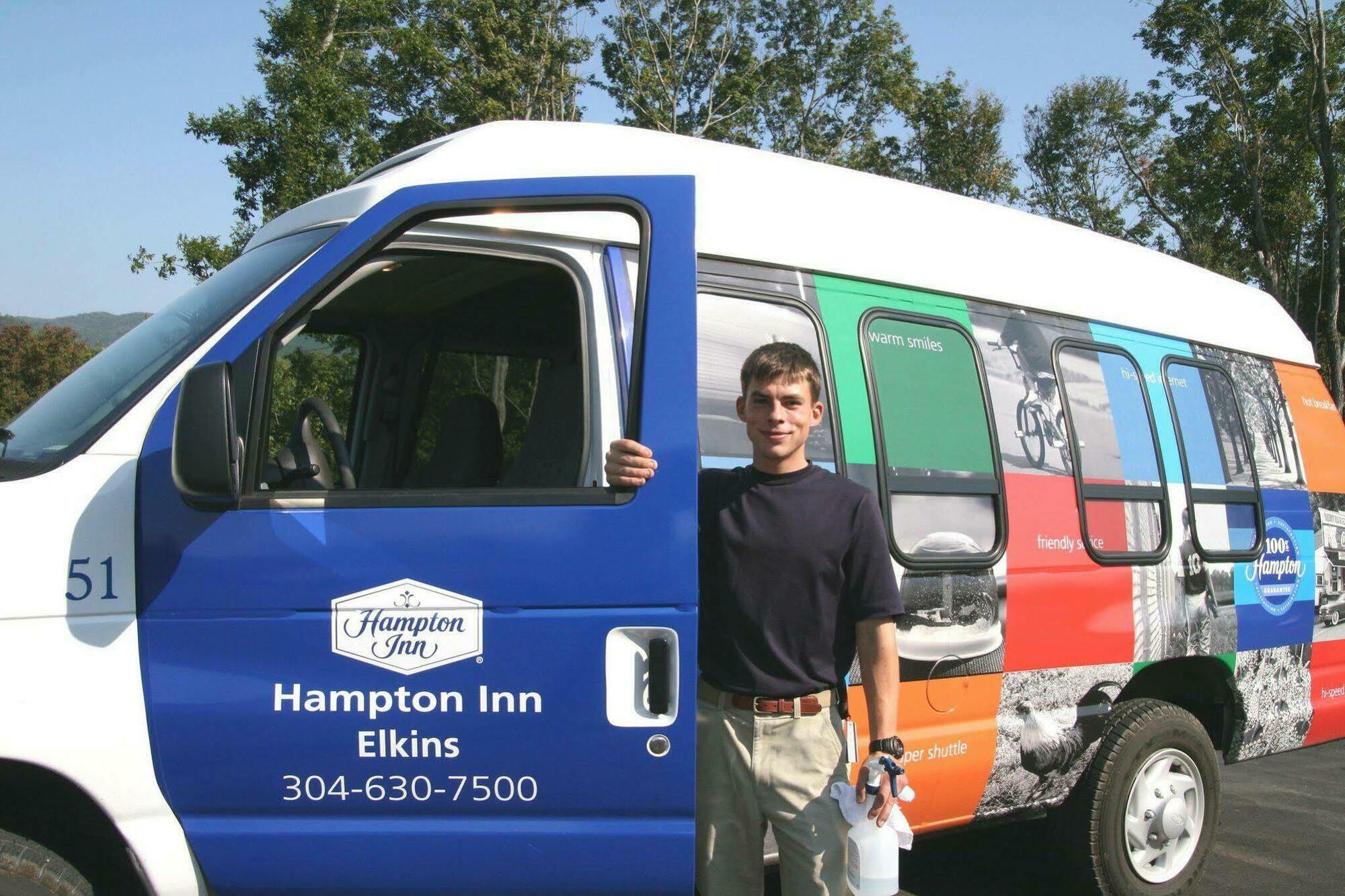 Hampton Inn Елкинс Екстериор снимка