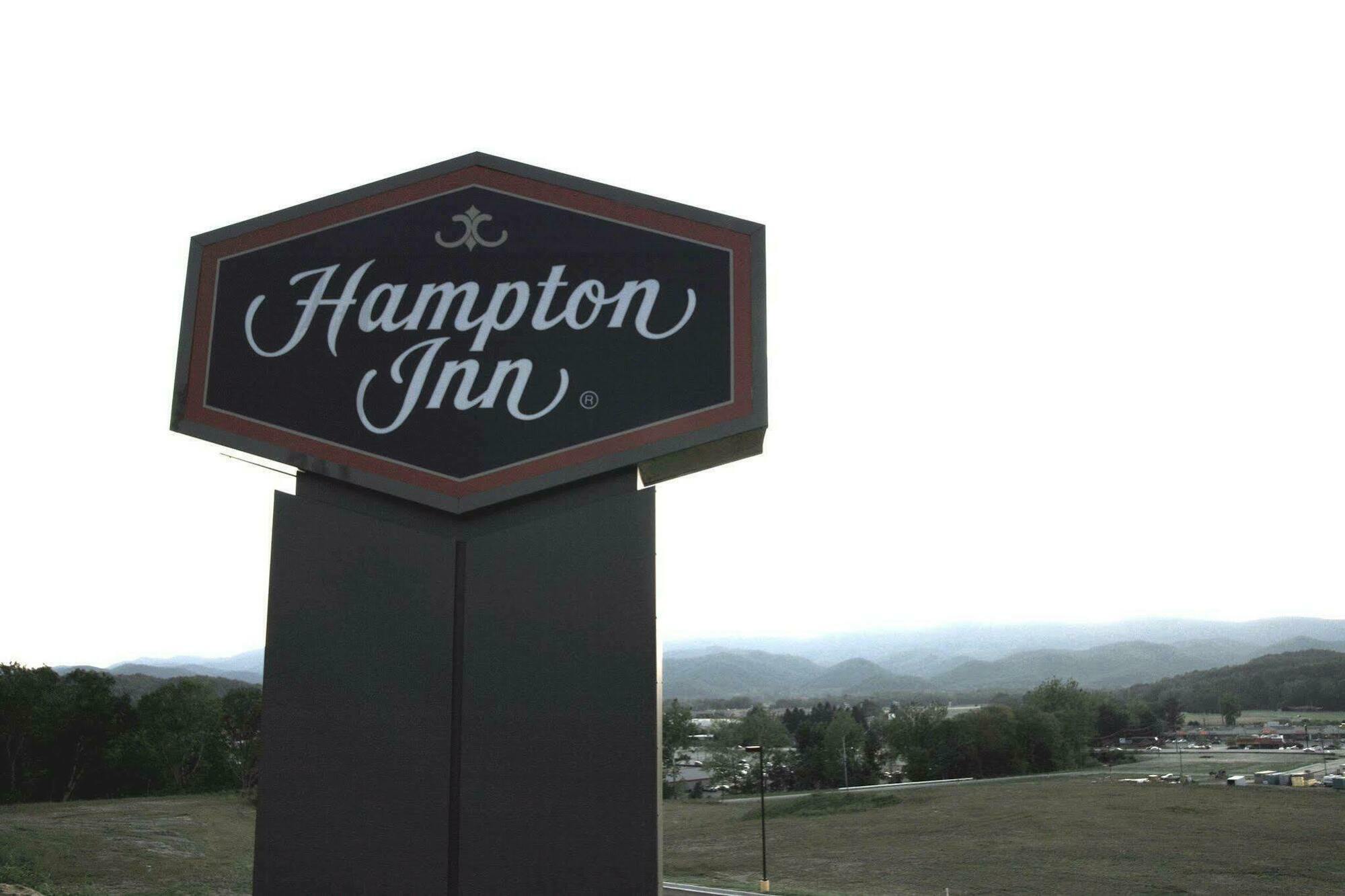 Hampton Inn Елкинс Екстериор снимка